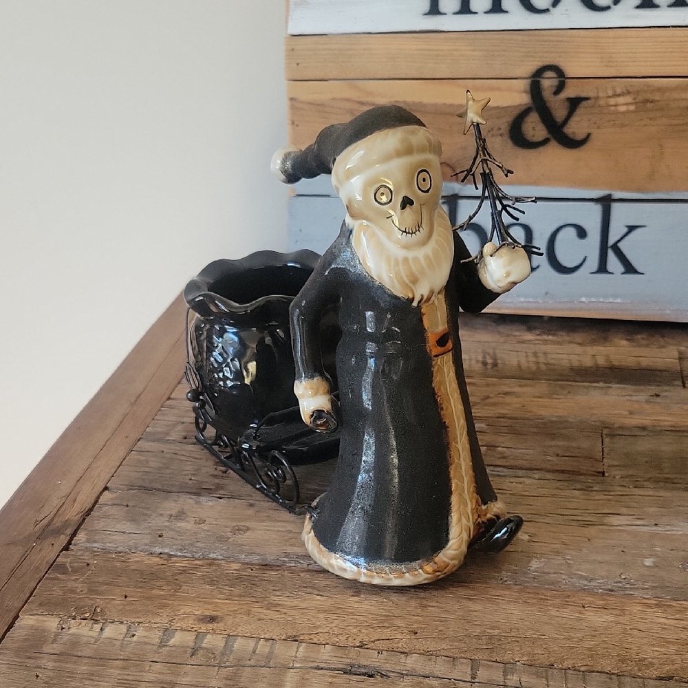 Yankee Candle 2011 Boney Bunch Boney Claus Pulling Sled Votive Holder